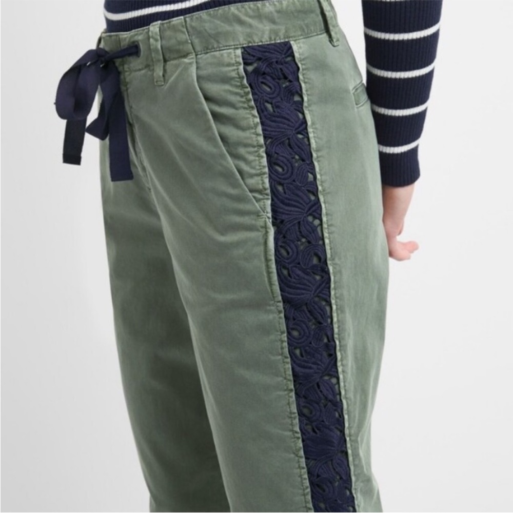 🌼GAP SIDE STRIPE GIRLFRIEND CAPRI CHINOS🌼